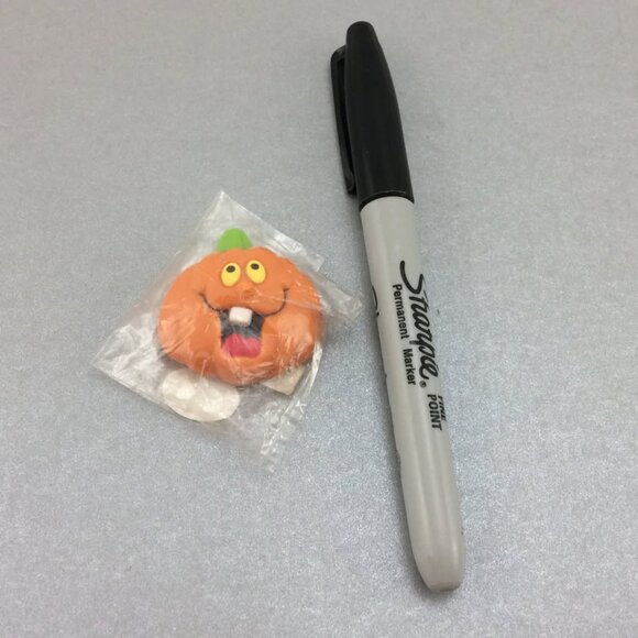 Vintage Amram RUSS Halloween Pumpkin Brooch Pin Original Packaging - Picture 9 of 9
